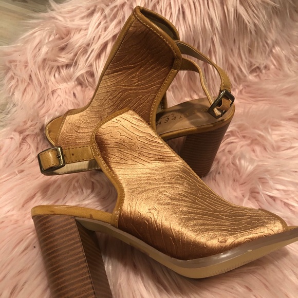 Camel Open toe textured bootie - Picture 4 of 6